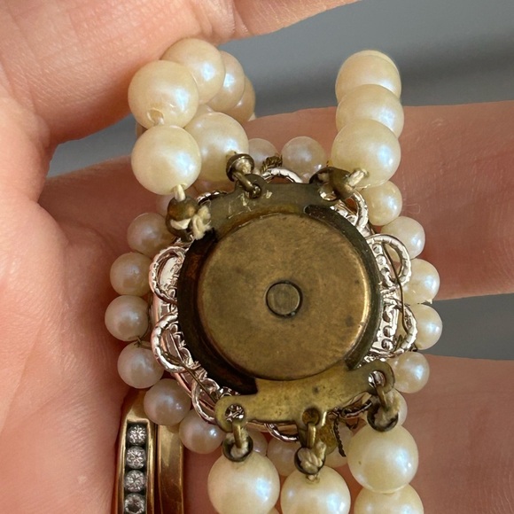 Elegant Pearl and Black Bead Necklace - Picture 8 of 8